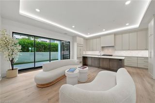 82 9th ST S 205, Naples, FL 34102