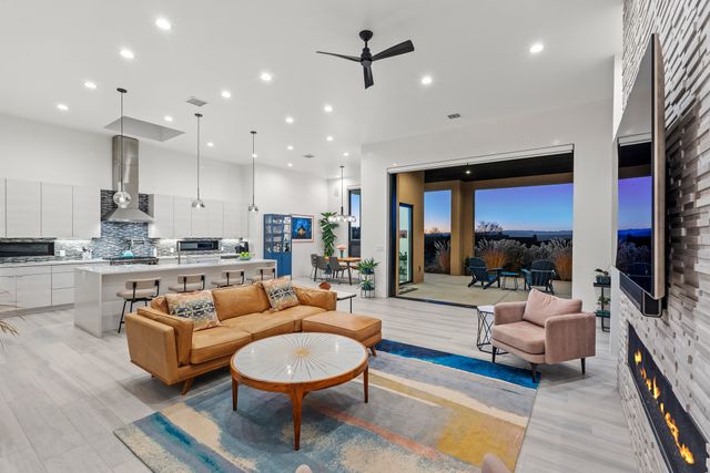 7 Abierto Way, Santa Fe, NM 87506