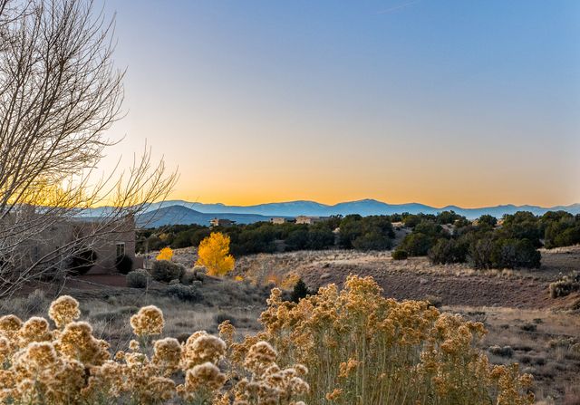 7 Abierto Way, Santa Fe, NM 87506