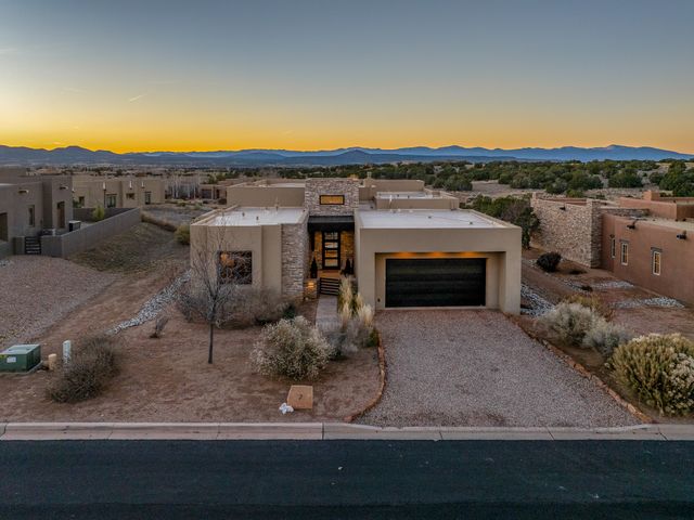7 Abierto Way, Santa Fe, NM 87506