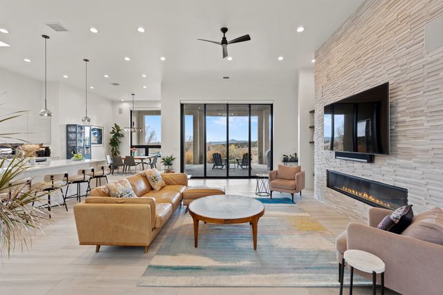 7 Abierto Way, Santa Fe, NM 87506