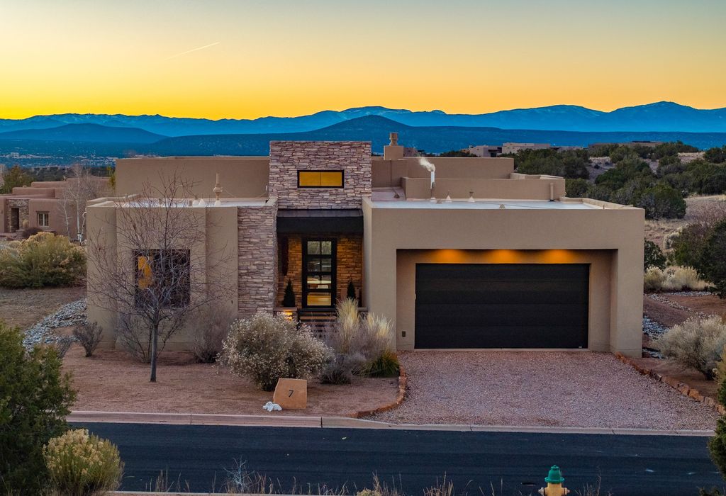 7 Abierto Way, Santa Fe, NM 87506