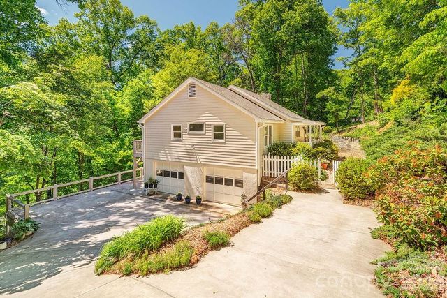 146 Churchill Downs Drive, Fairview, NC 28730