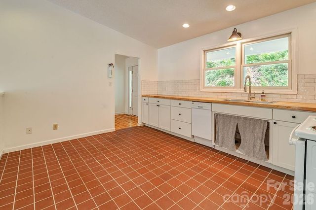 146 Churchill Downs Drive, Fairview, NC 28730