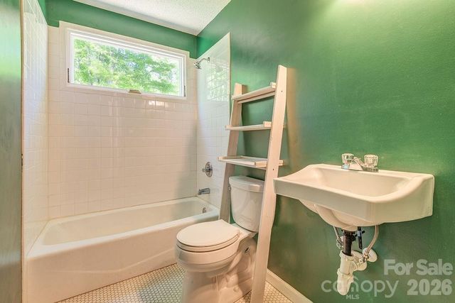 146 Churchill Downs Drive, Fairview, NC 28730