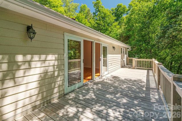 146 Churchill Downs Drive, Fairview, NC 28730