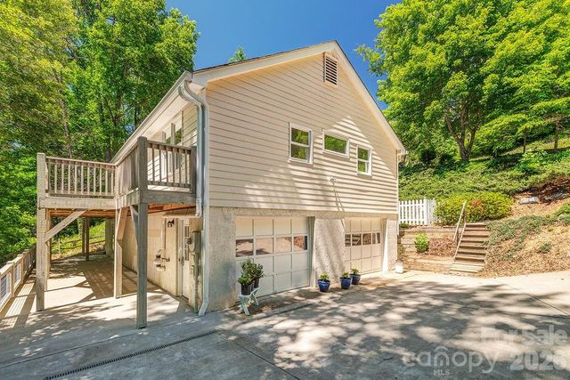 146 Churchill Downs Drive, Fairview, NC 28730