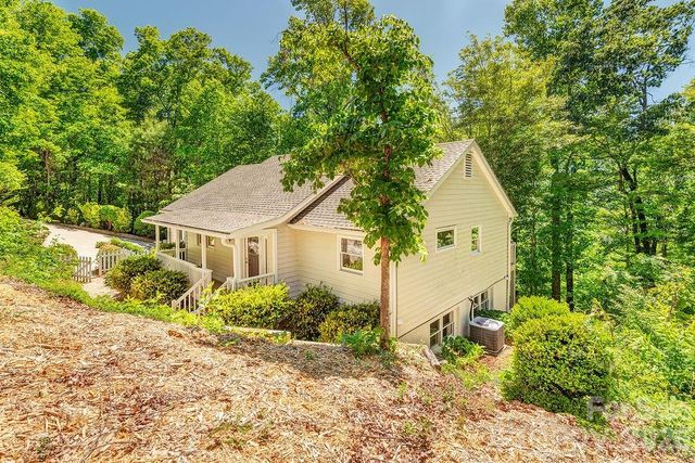 146 Churchill Downs Drive, Fairview, NC 28730