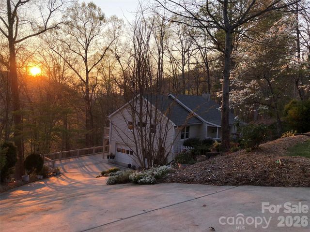 146 Churchill Downs Drive, Fairview, NC 28730