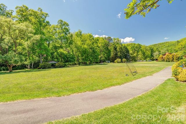 146 Churchill Downs Drive, Fairview, NC 28730
