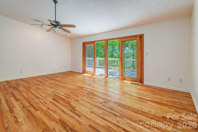 146 Churchill Downs Drive, Fairview, NC 28730