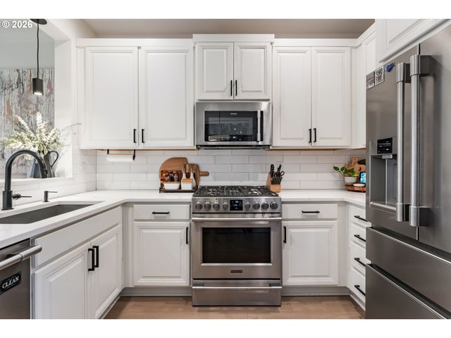 7400 N LANCASTER Ave, Portland, OR 97217