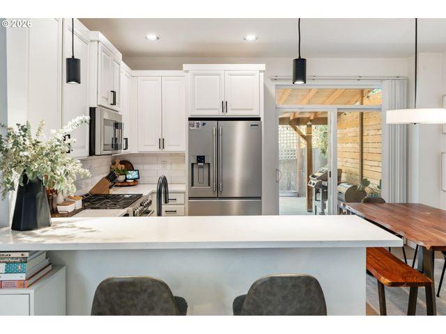 7400 N LANCASTER Ave, Portland, OR 97217
