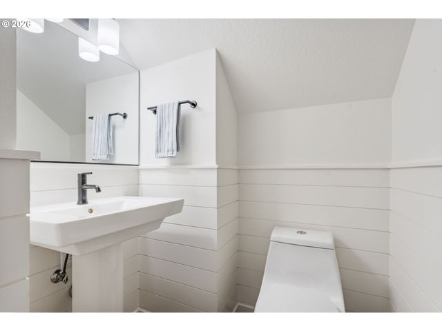 7400 N LANCASTER Ave, Portland, OR 97217
