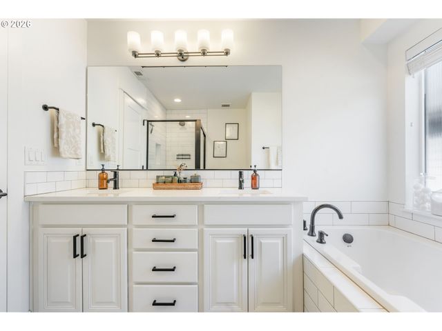 7400 N LANCASTER Ave, Portland, OR 97217