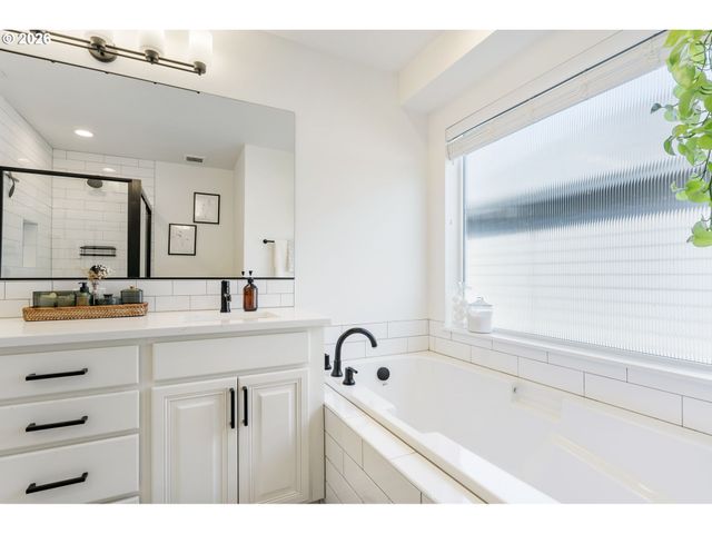 7400 N LANCASTER Ave, Portland, OR 97217
