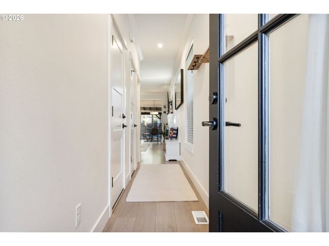 7400 N LANCASTER Ave, Portland, OR 97217