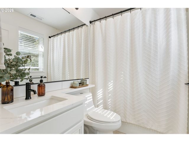 7400 N LANCASTER Ave, Portland, OR 97217