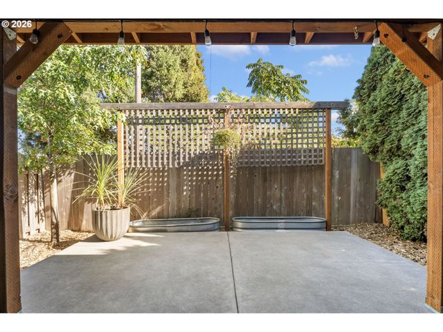 7400 N LANCASTER Ave, Portland, OR 97217