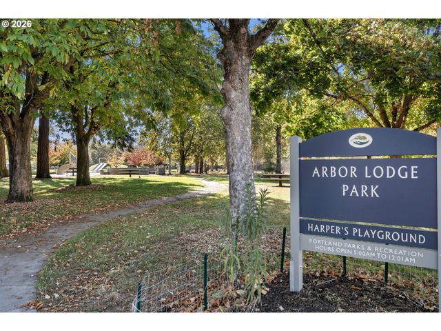 7400 N LANCASTER Ave, Portland, OR 97217