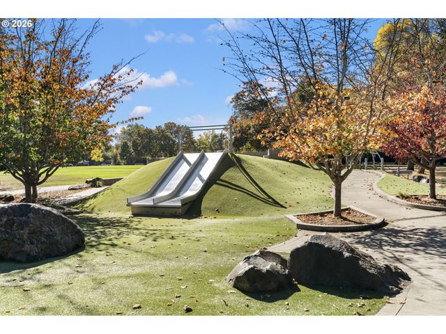 7400 N LANCASTER Ave, Portland, OR 97217