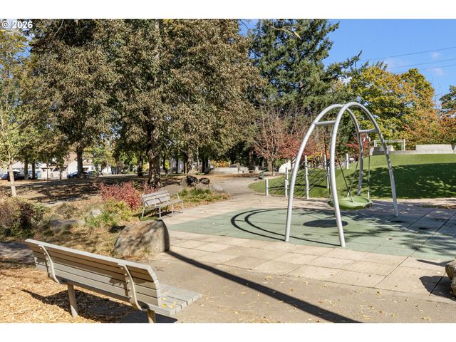 7400 N LANCASTER Ave, Portland, OR 97217