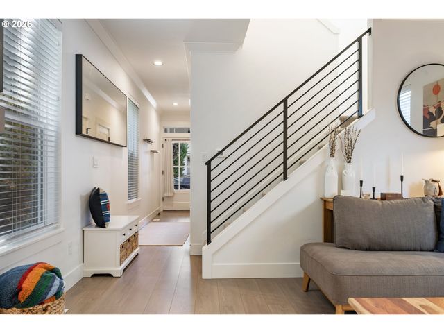 7400 N LANCASTER Ave, Portland, OR 97217