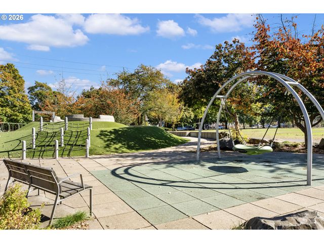 7400 N LANCASTER Ave, Portland, OR 97217
