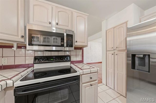 14452 Ocean Side Drive, Florissant, MO 63034