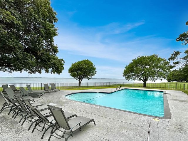 300 Rush Creek Drive 8, Heath, TX 75032