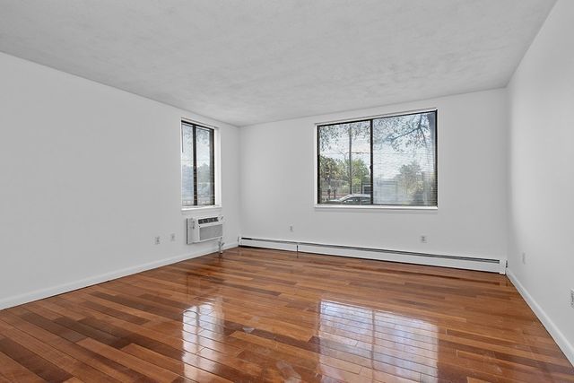 935 Washington St 1, Newton, MA 02460