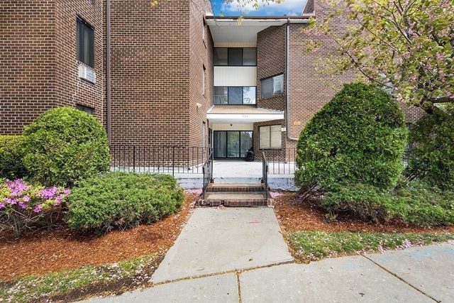 935 Washington St 1, Newton, MA 02460