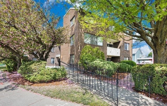 935 Washington St 1, Newton, MA 02460