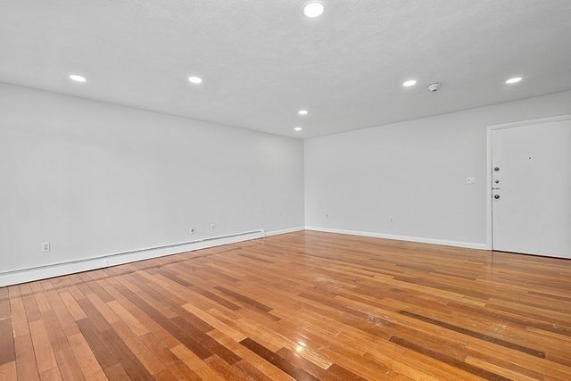 935 Washington St 1, Newton, MA 02460