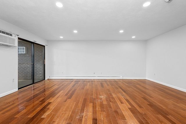 935 Washington St 1, Newton, MA 02460