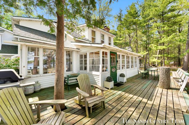 6633 Bass Lake Boulevard, Pentwater, MI 49449