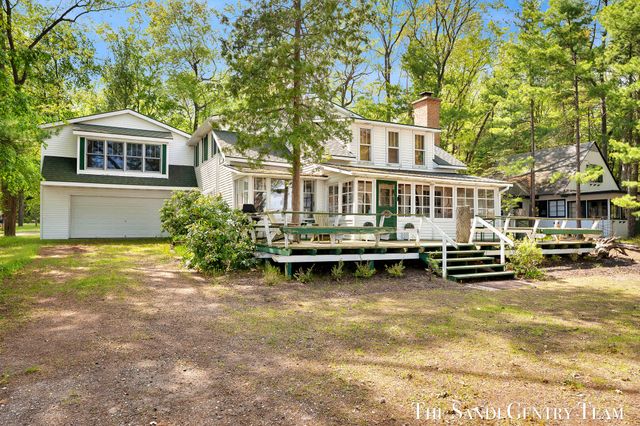 6633 Bass Lake Boulevard, Pentwater, MI 49449
