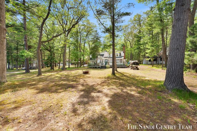 6633 Bass Lake Boulevard, Pentwater, MI 49449