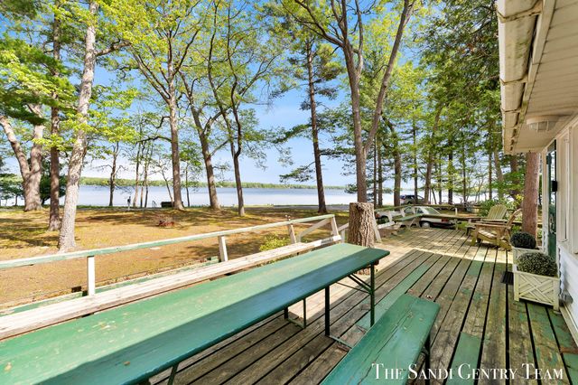 6633 Bass Lake Boulevard, Pentwater, MI 49449