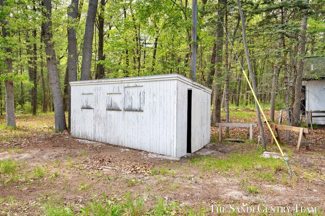 6633 Bass Lake Boulevard, Pentwater, MI 49449