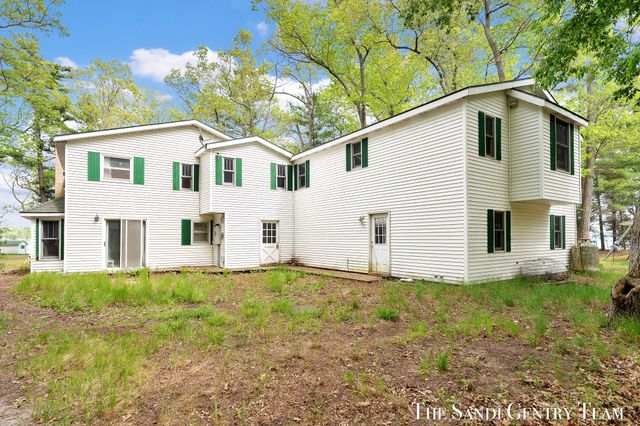 6633 Bass Lake Boulevard, Pentwater, MI 49449