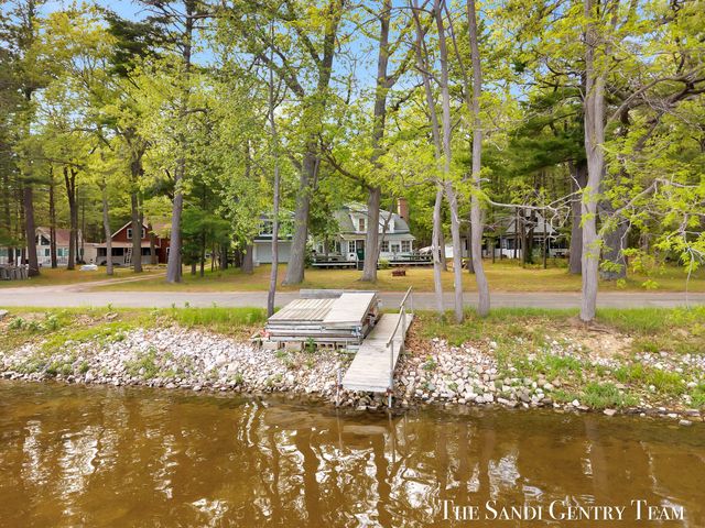 6633 Bass Lake Boulevard, Pentwater, MI 49449