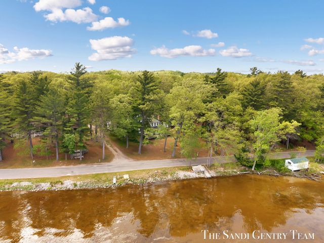 6633 Bass Lake Boulevard, Pentwater, MI 49449