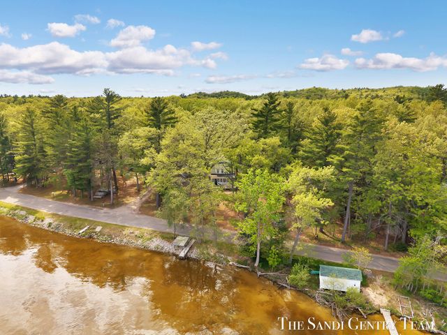 6633 Bass Lake Boulevard, Pentwater, MI 49449