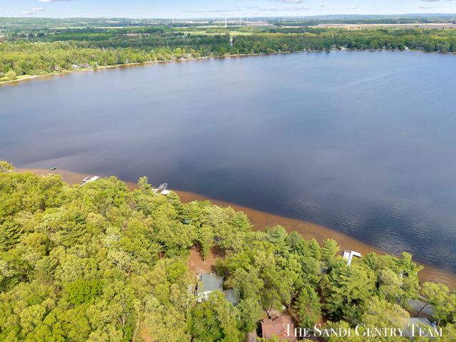 6633 Bass Lake Boulevard, Pentwater, MI 49449