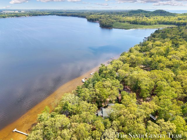 6633 Bass Lake Boulevard, Pentwater, MI 49449