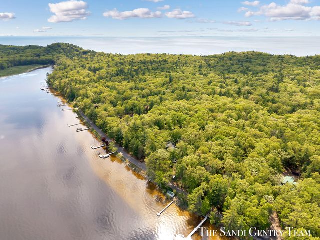 6633 Bass Lake Boulevard, Pentwater, MI 49449