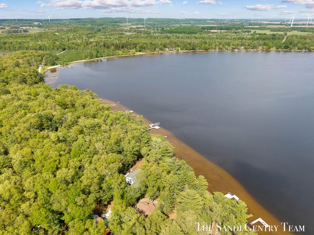 6633 Bass Lake Boulevard, Pentwater, MI 49449