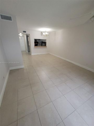10005 Winding Lake Rd 204, Sunrise, FL 33351