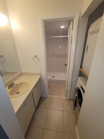 10005 Winding Lake Rd 204, Sunrise, FL 33351